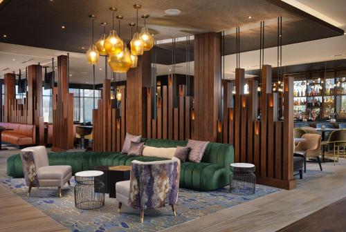 Ruang duduk di The Forester, a Hyatt Place Hotel
