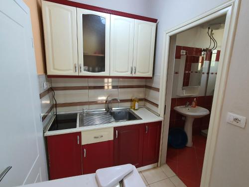 Bilik mandi di My Apartments Durres