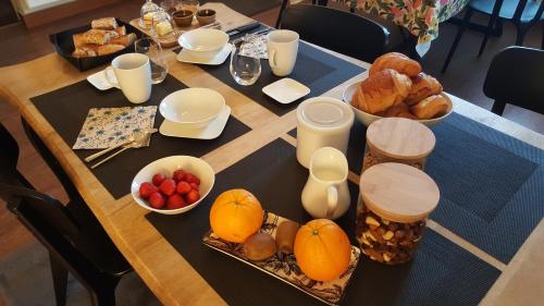 อาหารเช้าซึ่งให้บริการแก่ผู้เข้าพักที่ L'Aubinoise