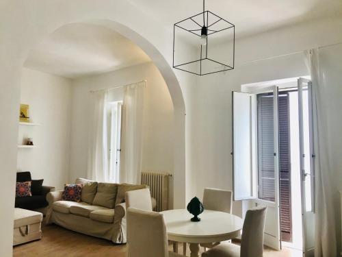 a living room with a couch and a table at Appartamento Stella in Ostuni