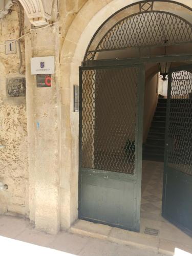 an entrance to a building with a green door at San Domenico Casa Vacanze in Modica