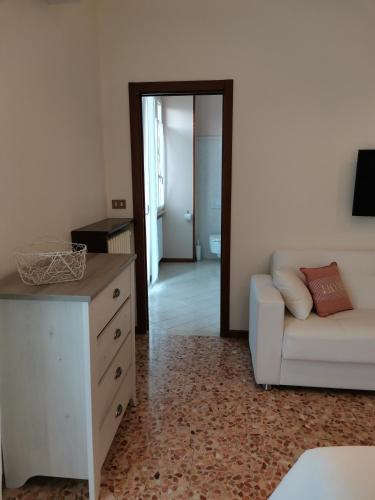 a living room with a couch and a dresser at Il Colibrì Bed&Breakfast in Leno