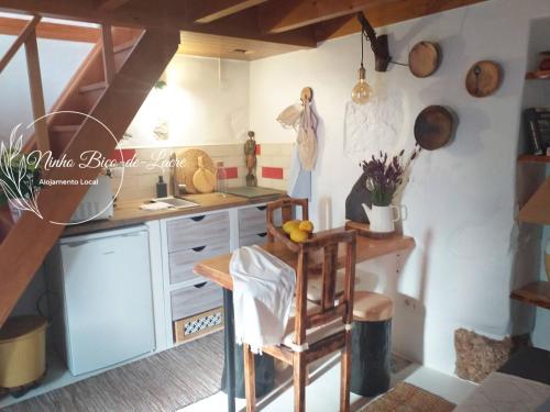 Köök või kööginurk majutusasutuses Ninho Bico-de-Lacre ~ o paraíso é a/na Terra