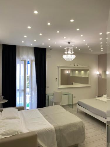 a hospital room with two beds and a mirror at Maison De luxe in Pompei