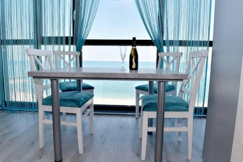 Ποτά στο Turquoise by the sea