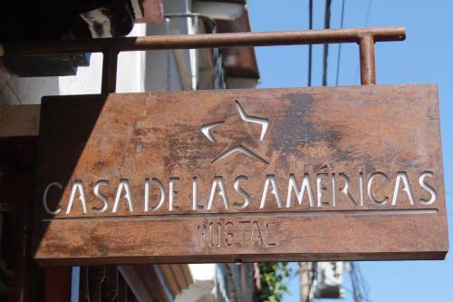 a street sign on a building at Hostal Casa de las Americas in Cartagena de Indias