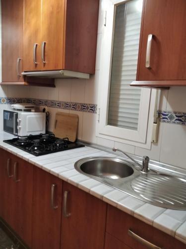 a kitchen with a sink and a microwave at Aurora... Pisos en alquiler Granada. Armilla in Armilla