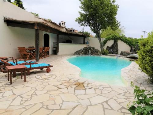 Photo de la galerie de l'établissement Maison mitoyenne avec piscine, à Antibes