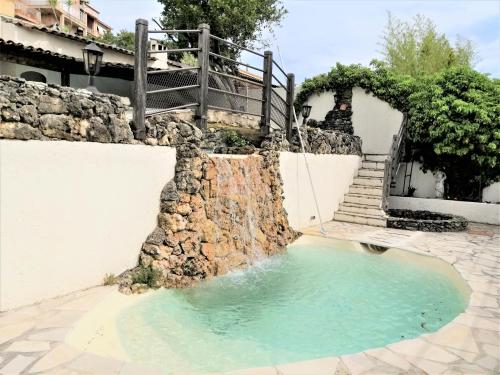 Photo de la galerie de l'établissement Maison mitoyenne avec piscine, à Antibes