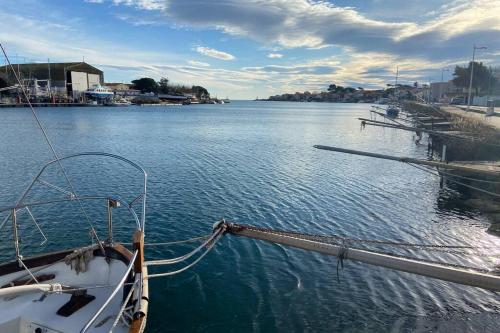 a boat is docked in a body of water at Appartement calme vue sur l'hérault et la mer in Agde