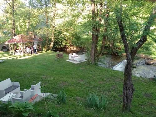Φωτογραφία από το άλμπουμ του Hotel Paradise Place σε Kalofer