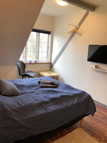 Säng eller sängar i ett rum på Holmegaarden B & B-K