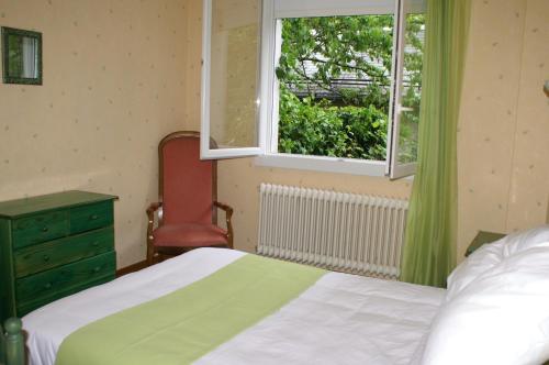 A bed or beds in a room at Hôtel Céleste