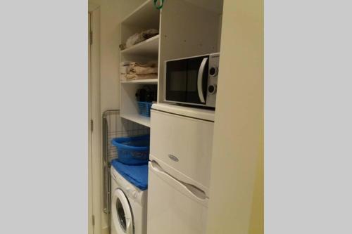 Køkken eller tekøkken på Entire guest suite