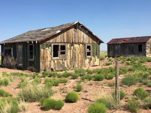 an old building in the middle of the desert at Starlight Tent 3 in Holbrook