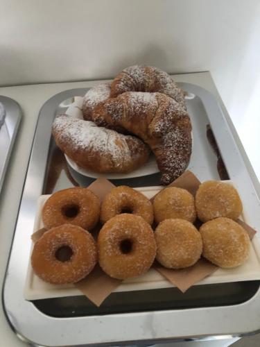a tray of donuts sitting on top of a table at B&B Dionea in Santa Maria di Castellabate