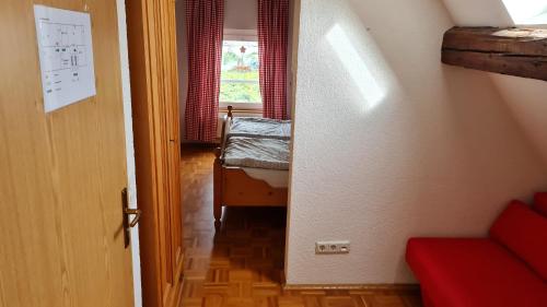 a hallway with a door to a room with a window at Hotel Kartäuser Hof Mainz Bodenheim in Bodenheim