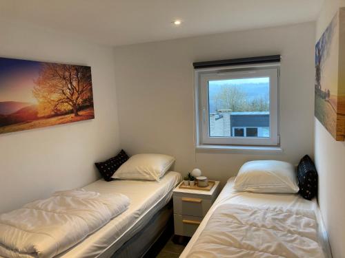 Postel nebo postele na pokoji v ubytování TERRASSES DE MALMEDY Triplex 242 " PLACE DES REVES "