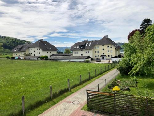 Foto dalla galleria di Danner Familien-Ferienwohnungen Schörfling am Attersee a Schörfling am Attersee