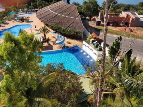 Πισίνα στο ή κοντά στο Enseada Nautico Apart Flat I Vista para o Lago Corumbá