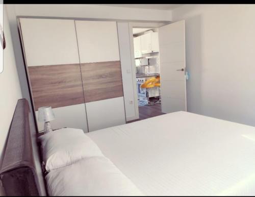 Cama o camas de una habitación en Apartamento santander cercano a la playa