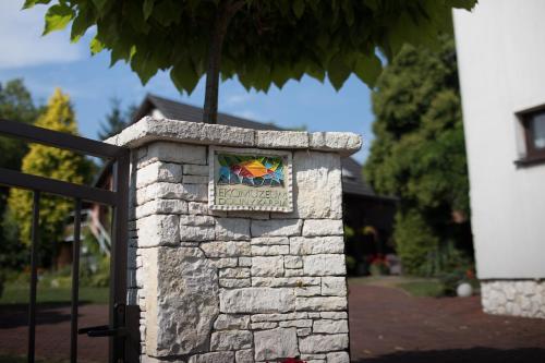 a stone wall with a stained glass sign on it at Apartamenty na Kasztelańskiej in Spytkowice