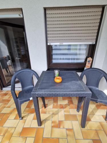 a blue table with two chairs and a plate on it at Zur langen Heide in Hildburghausen