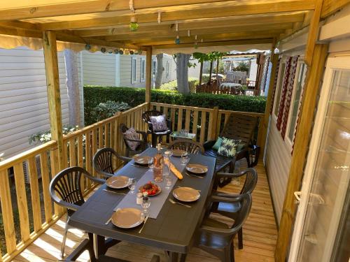 Photo de la galerie de l'établissement Mobil Home 3 chambres climatisé tout équipé, à Valras-Plage