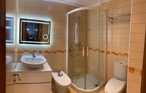 A bathroom at A&M Burela Costa