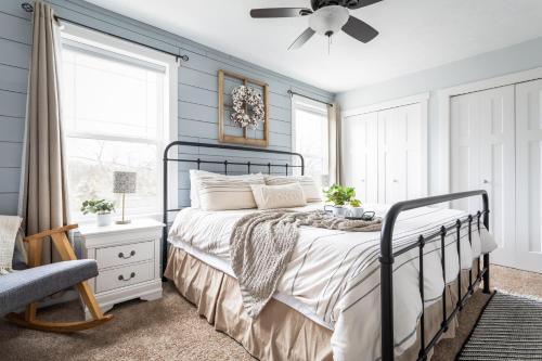 a bedroom with a bed and a ceiling fan at “Hygge” 3BDR townhouse, Close to beach, park & wineries! in Traverse City