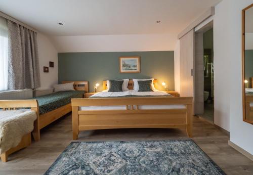 Un pat sau paturi într-o cameră la Apartment Šporar