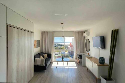 Телевизор и/или развлекательный центр в Confortable estudio con vista al Rio Parana.