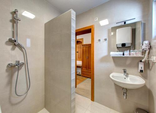 Un baño de Hotel Almira