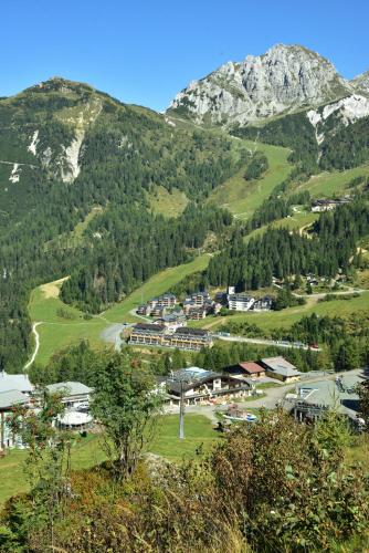 a town in a valley with mountains in the background at Apartment Sonnleitn/Nassfeld in Sonnenalpe Nassfeld