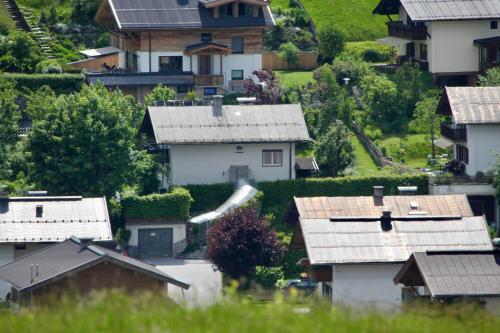 a group of houses with their roofs at Basislager Fieberbrunn in Fieberbrunn