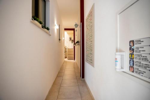 a corridor of a hallway with at Trapani Home in Trapani