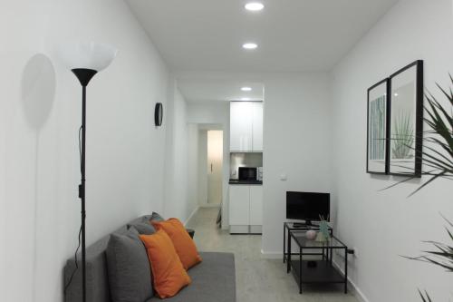 Uma área de estar em Nice and Cosy private apartment in Principe Real, Lisbon