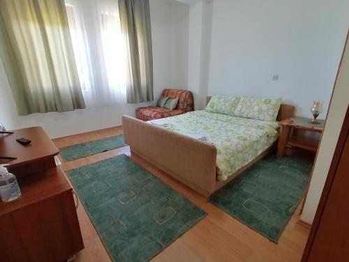 Ένα ή περισσότερα κρεβάτια σε δωμάτιο στο Vila Sara