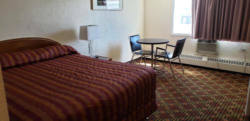 Un pat sau paturi într-o cameră la Black Gold Inn