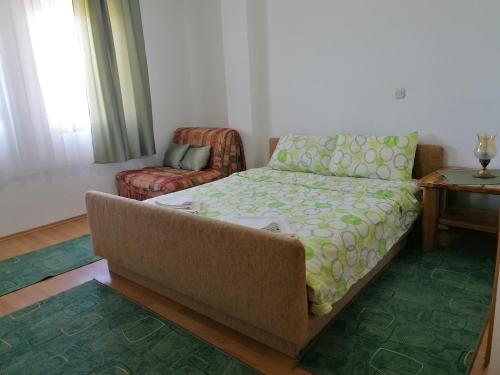 Ένα ή περισσότερα κρεβάτια σε δωμάτιο στο Vila Sara