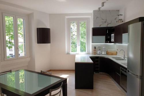 Your Lovely home, PORTA VENEZIA-1 queen bed, 3 single beds-