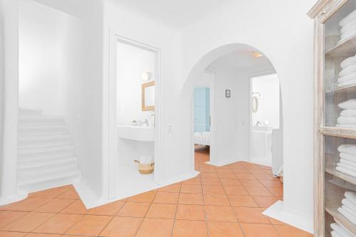 Kúpeľňa v ubytovaní Tranquil Villas by Whitelist Mykonos