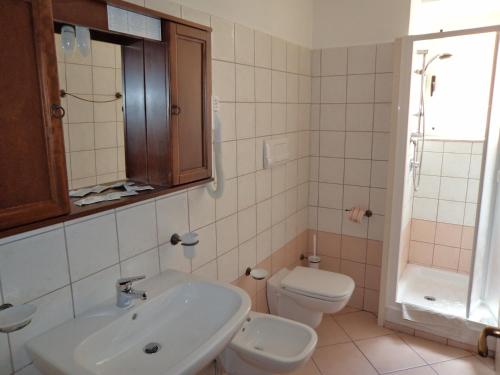 Koupelna v ubytování Albergo Tirreno
