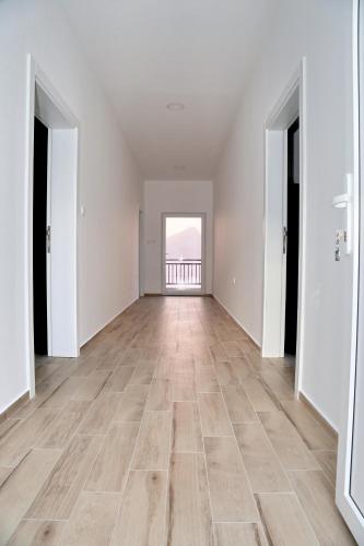 תמונה מהגלריה של Apartmani Ateljević בטרביניה