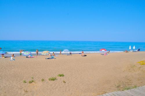 Beachfront holiday Houses Yannis on Agios Gordios beach