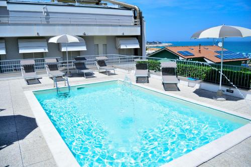 Hotel Corallo tesisinde veya buraya yakın yüzme havuzu
