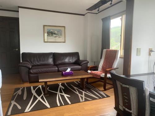 Ruang duduk di Hakuba Ski Condos