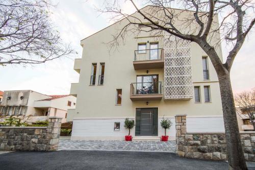 Amaris luxury apartments