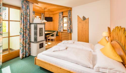 Postel nebo postele na pokoji v ubytování Hotel Rosental