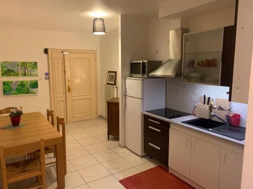 Virtuvė arba virtuvėlė apgyvendinimo įstaigoje Le Relais d Obernai